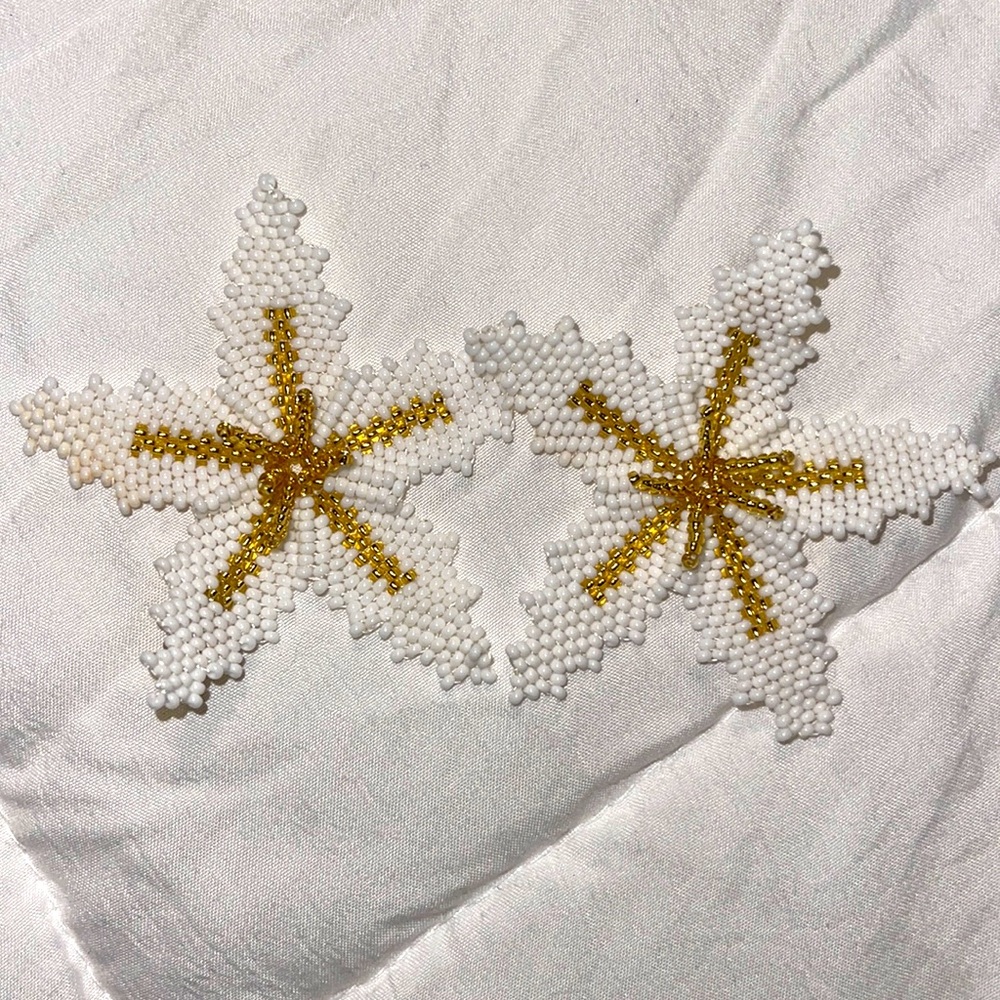 Beaded flowers earrings